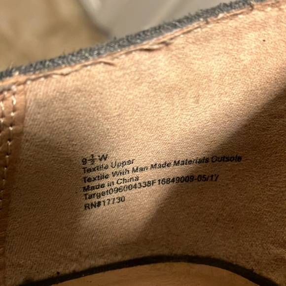 Mossimo flats - Picture 10 of 10